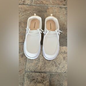 Maurice’s Woman’s white shoes size 7